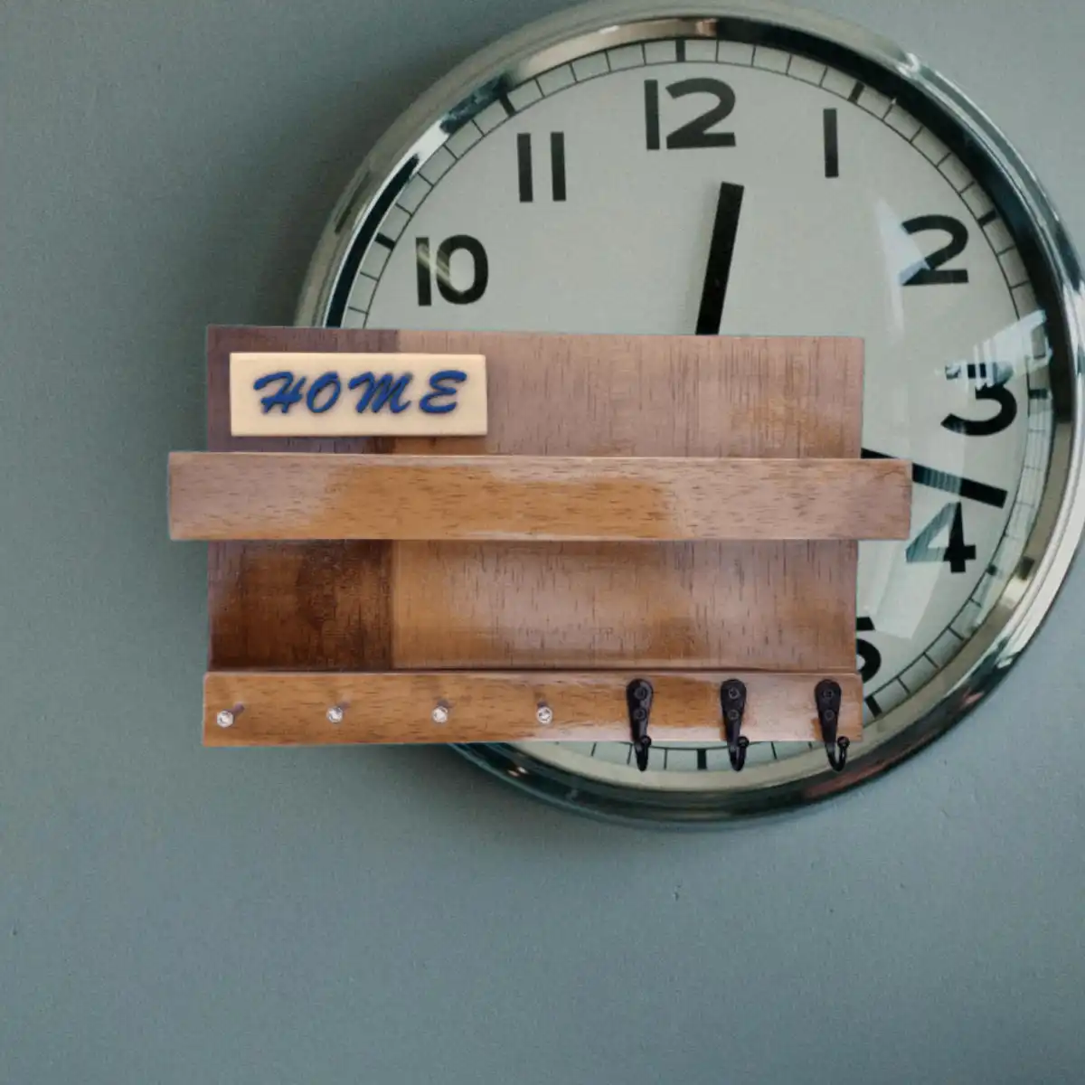 Repisa horizontal de madera natural