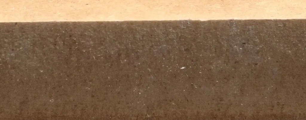 Interior de tablero MDF comparado con madera sólida.